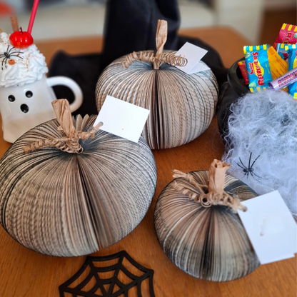 Set of 3 Black Pumpkin small pumpkin ornament detail