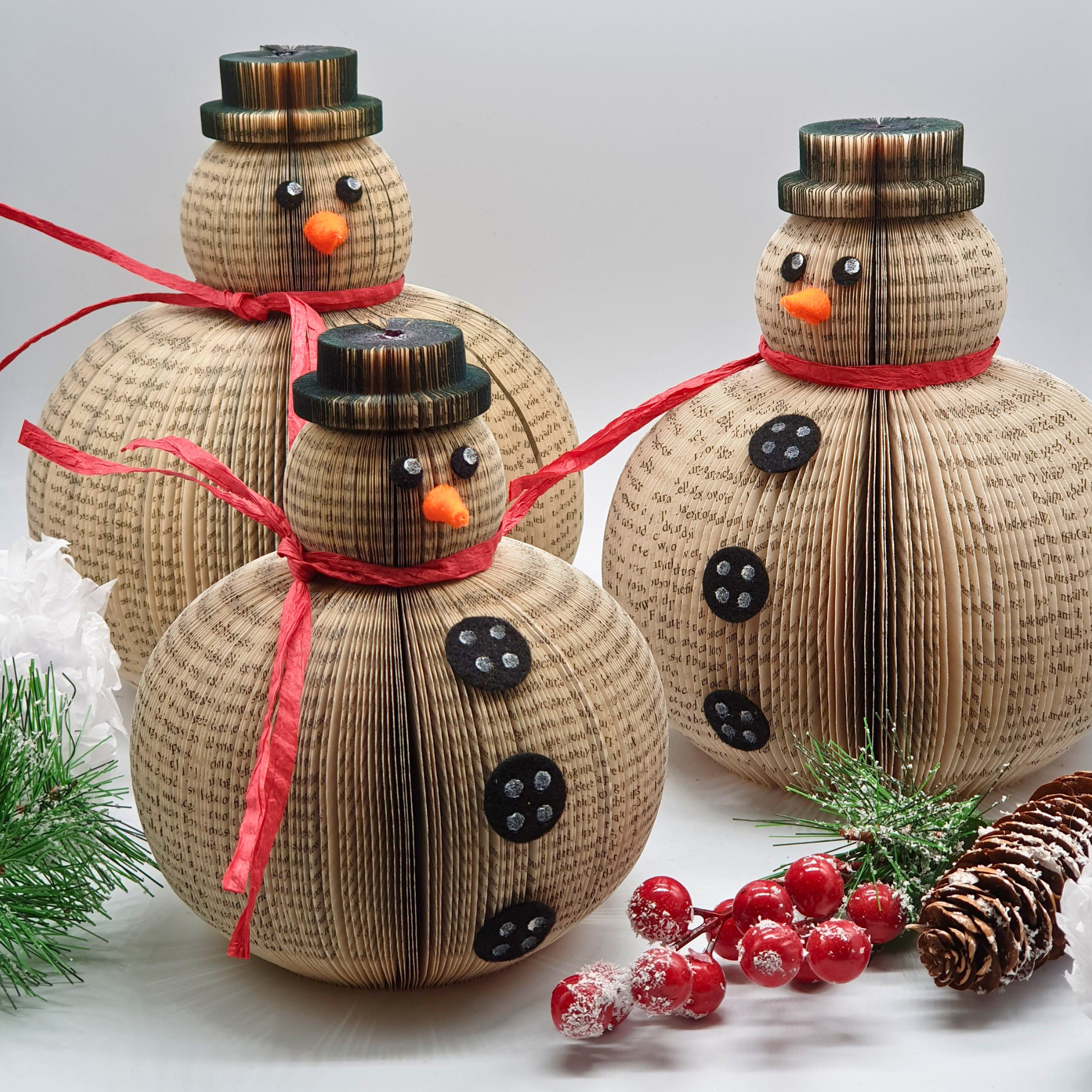 Set of 3 book page snowmen ornaments packaging detail