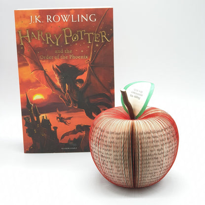 Personalised leaf with custom message on Harry Potter book apple